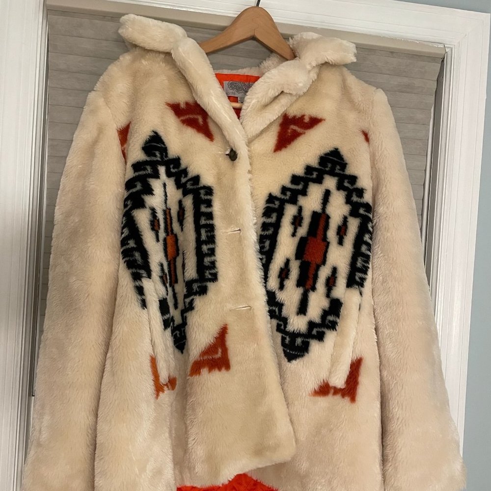 Ecoté Mountain Geo Faux Fur Coat